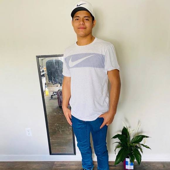 Profile Picture of Rafael Ramires (@rafalk117) on Poshmark