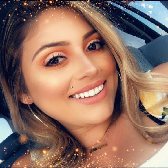 Profile Picture of Deserey Tomanogi (@dizzydez3) on Poshmark