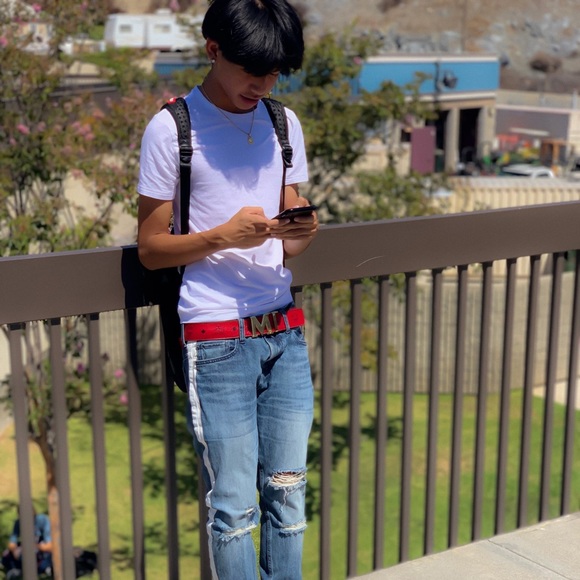 Profile Picture of Brian Torrijos (@bwaavyy) on Poshmark