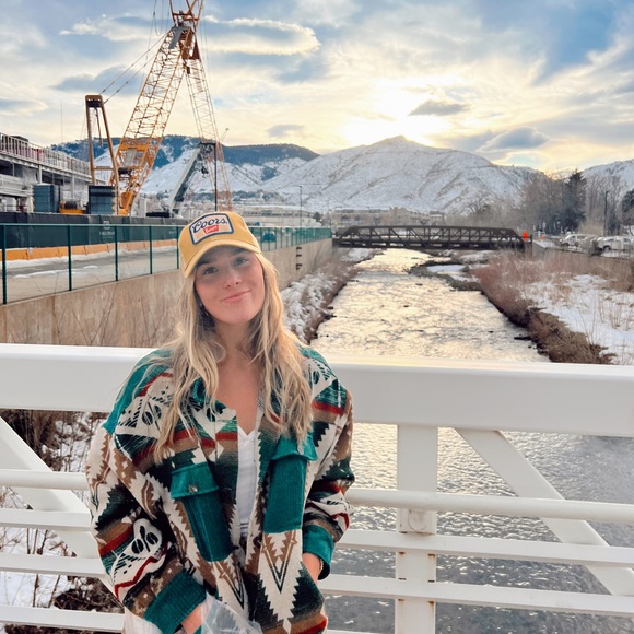 Profile Picture of Ava Neddermeyer (@avanedd) on Poshmark