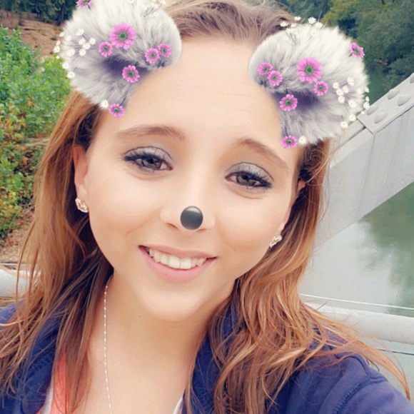 Profile Picture of Brittney Bartoloni (@brittneyb444) on Poshmark