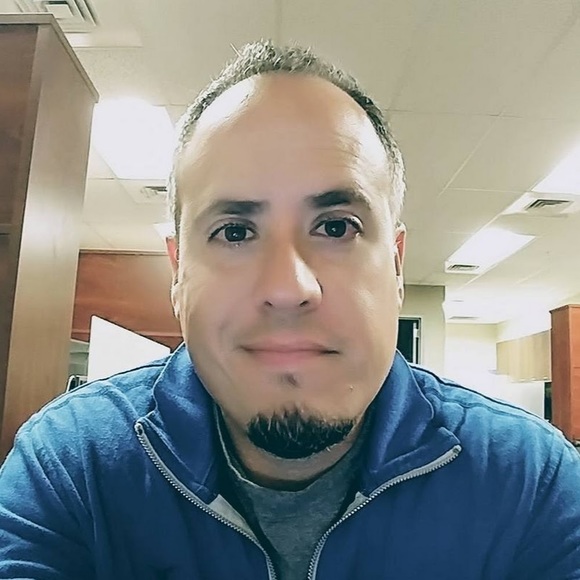 Profile Picture of Steve Chavez (@stevechavez915) on Poshmark