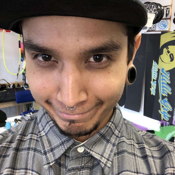 Profile Picture of Victor Varela (@victorvarela23) on Poshmark