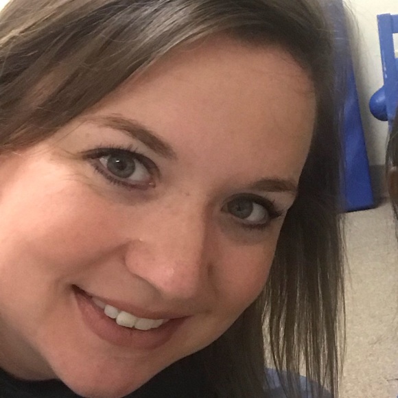 Profile Picture of Amanda Mcdaniel (@amandakmslp) on Poshmark