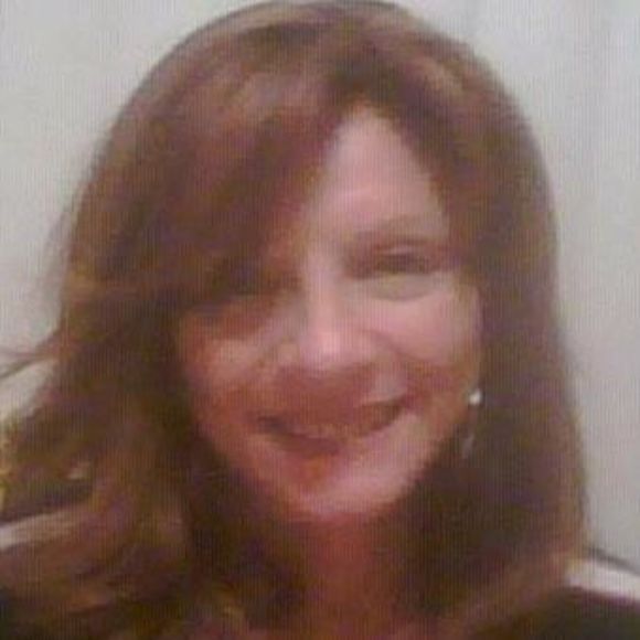 Profile Picture of Carolyn Tormenia (@blondie10165) on Poshmark