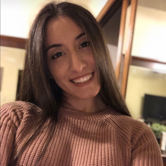 Profile Picture of Jessica Mancera (@jessicamancera) on Poshmark