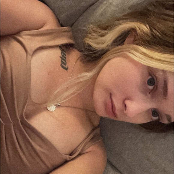 Profile Picture of Brooklyn Dottellis (@brd38) on Poshmark