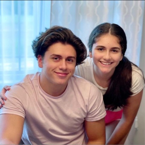 Profile Picture of Bella Ferrua (@bela_0307) on Poshmark