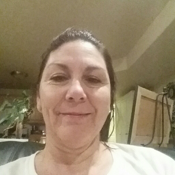 Profile Picture of Ana Cuellar (@ana1809) on Poshmark