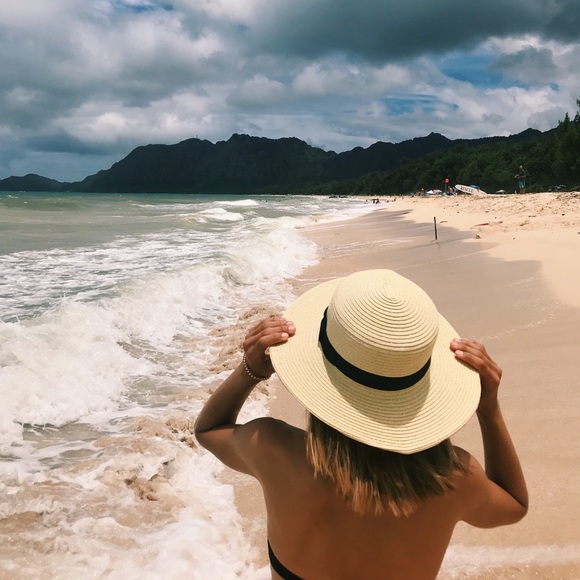 Profile Picture of Alexis Maharty (@agm2020) on Poshmark