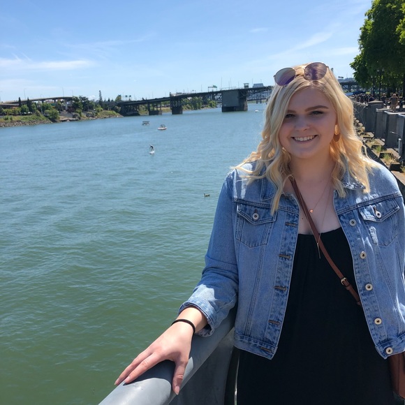 Profile Picture of Mary Cooley (@mjcooley3) on Poshmark