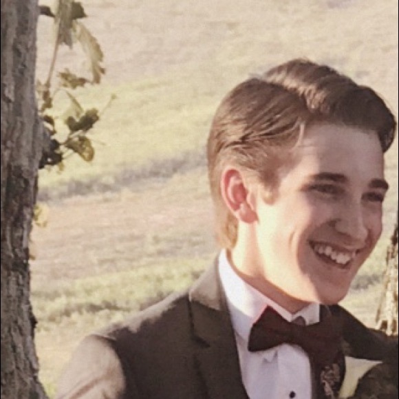 Profile Picture of Kade Canders (@ladylover247) on Poshmark