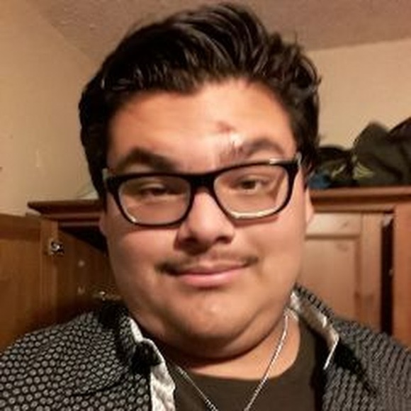 Profile Picture of Austin Auchter (@austinauchter) on Poshmark