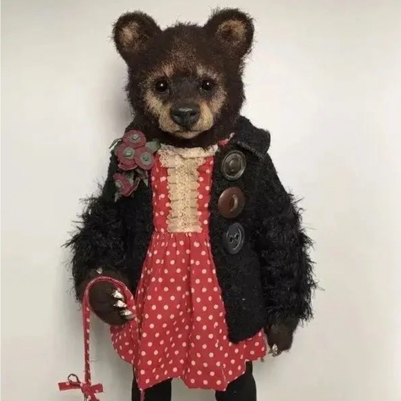 Profile Picture of Eva Ryan (@brevar613) on Poshmark