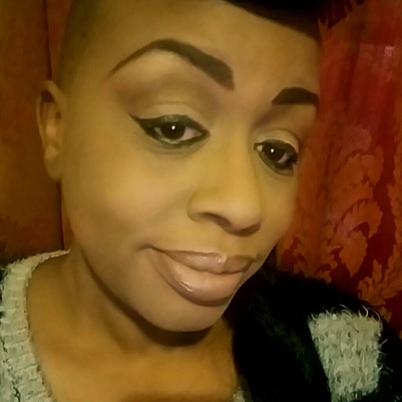 Profile Picture of Jacqueline Cogshell (@jscogshell69) on Poshmark