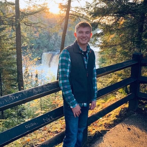 Profile Picture of Alex Dysinger (@adysinger16) on Poshmark