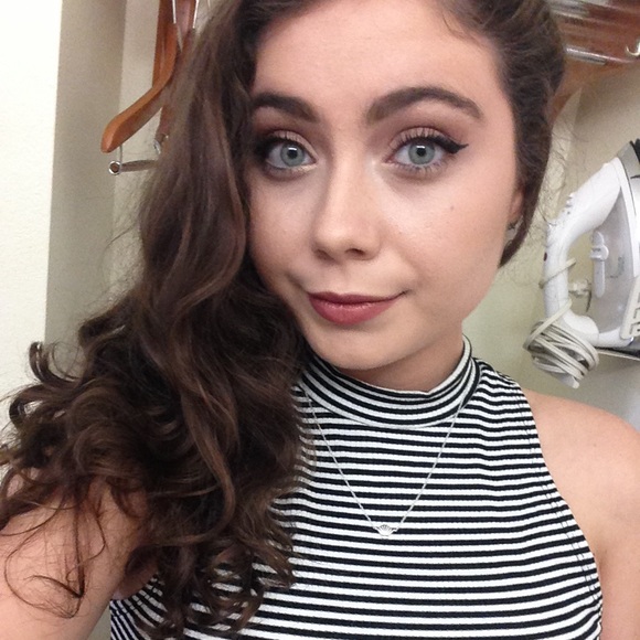 Profile Picture of Faith Whigham (@faithadelaide) on Poshmark