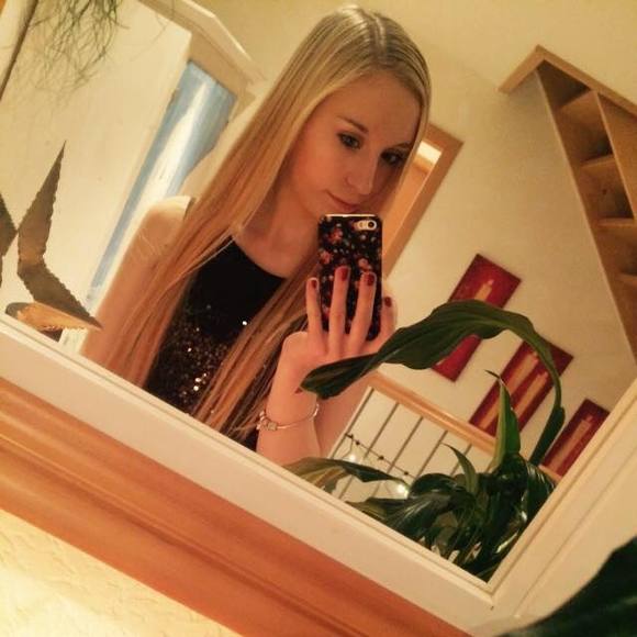 Profile Picture of Sarah Henschler (@saaraah1999) on Poshmark