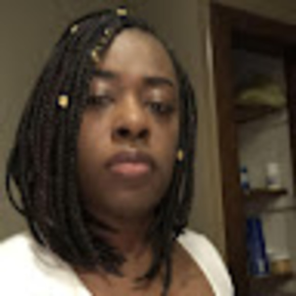 Profile Picture of Taneisha Dreuitt (@taneishadreuitt) on Poshmark