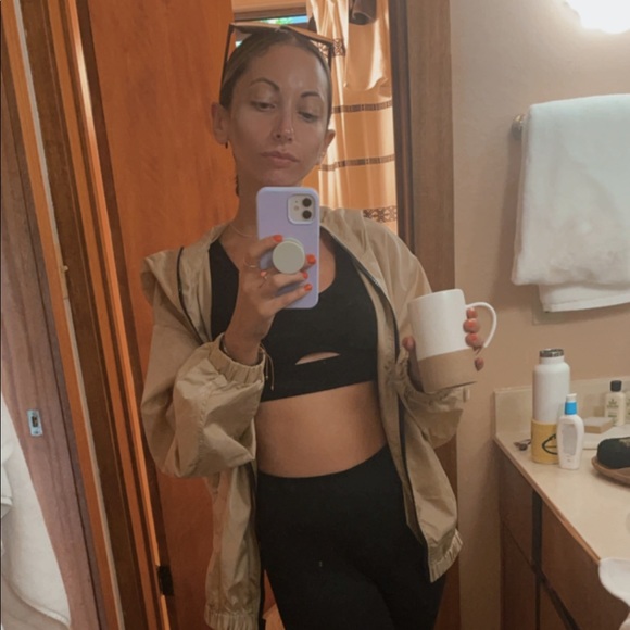 Profile Picture of Kelli Gossler (@kelli_gossler) on Poshmark