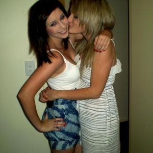 Profile Picture of Laura Dixon (@team_laura) on Myspace