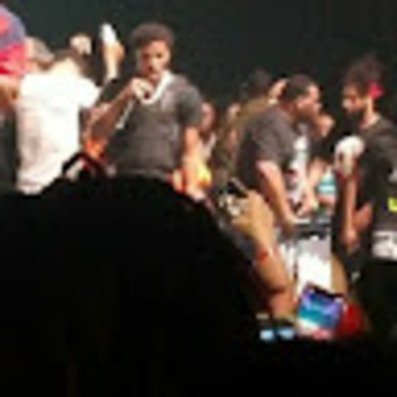 Profile Picture of Ashya Cumpian (@ashyacumpian) on Poshmark