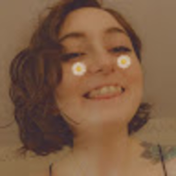 Profile Picture of Amy Castagne (@amycastagne) on Poshmark