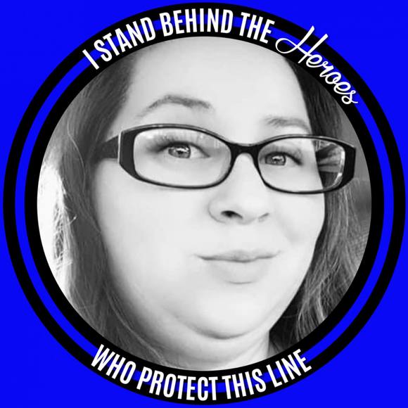 Profile Picture of Shelly Quiroz (@shelly_quiroz) on Poshmark