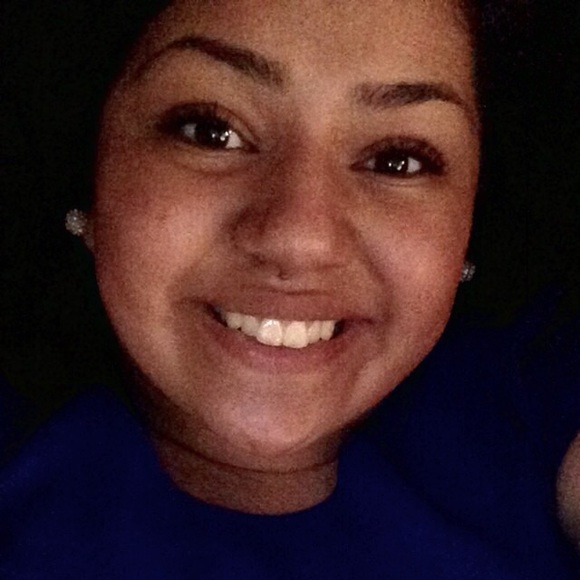 Profile Picture of Isabel Serrano (@iserrano28) on Poshmark