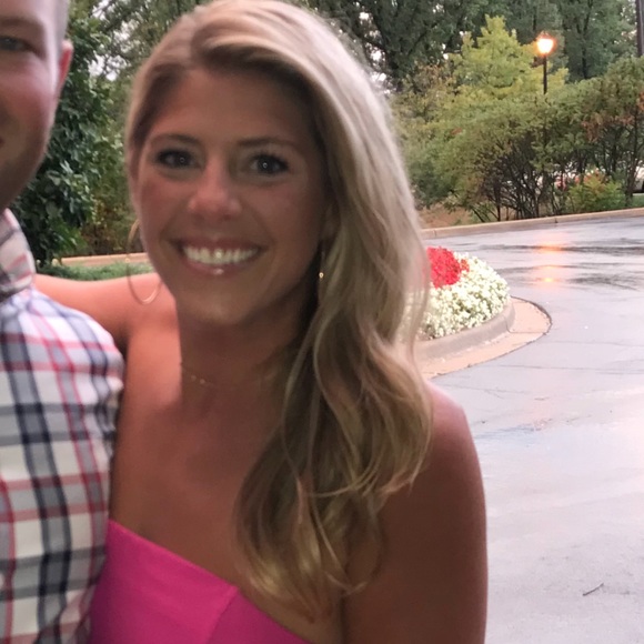 Profile Picture of Tess Grampp (@tgram2122) on Poshmark