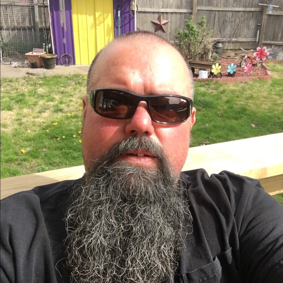 Profile Picture of Doug Karman (@dlkarman) on Poshmark