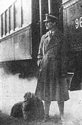 Profile Picture of Trench coat - Wikipediaon Wikipedia