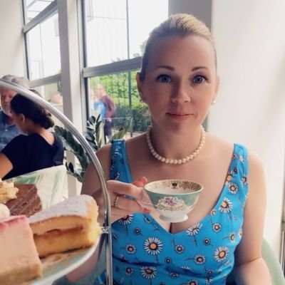 Profile Picture of Ashlee DeVillier Lan Nguyễn (@adevilnguyen) on Twitter