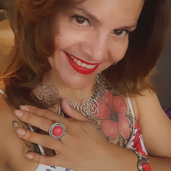 Profile Picture of Laurie Bauza (@laurieann3772) on Poshmark