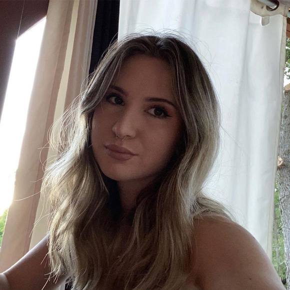 Profile Picture of Casaile Harko (@casaile) on Poshmark