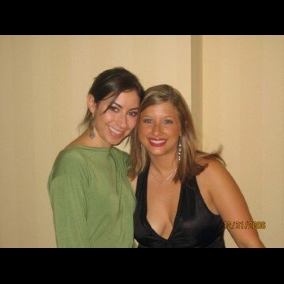 Profile Picture of Dina Engler (@dinaracha) on Poshmark