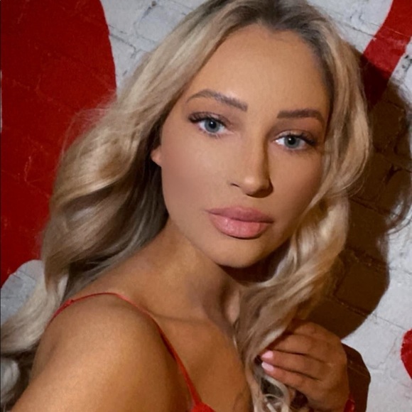 Profile Picture of Savannah Poole (@savvypoole) on Poshmark