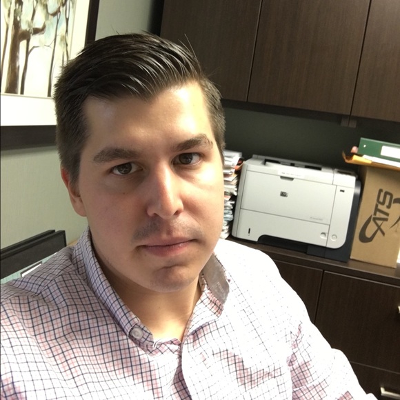 Profile Picture of Robert Aaron (@robjaaron) on Poshmark