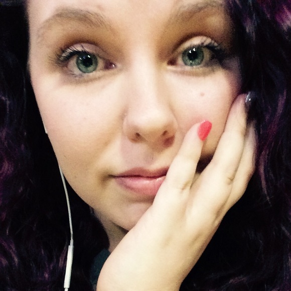 Lauren Garretson - Poshmark Profile Picture of Lauren Garretson (@lcherie1) on Poshmark