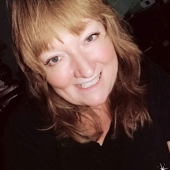 Profile Picture of Karen Black (@kalena320) on Poshmark