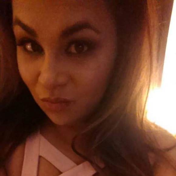 Rachelle Poutree - Poshmark Profile Picture of Rachelle Poutree (@shenanaginzwinz) on Poshmark