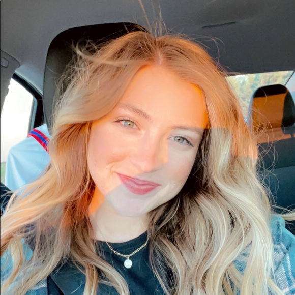 Profile Picture of Madison Reid (@madngab1) on Poshmark