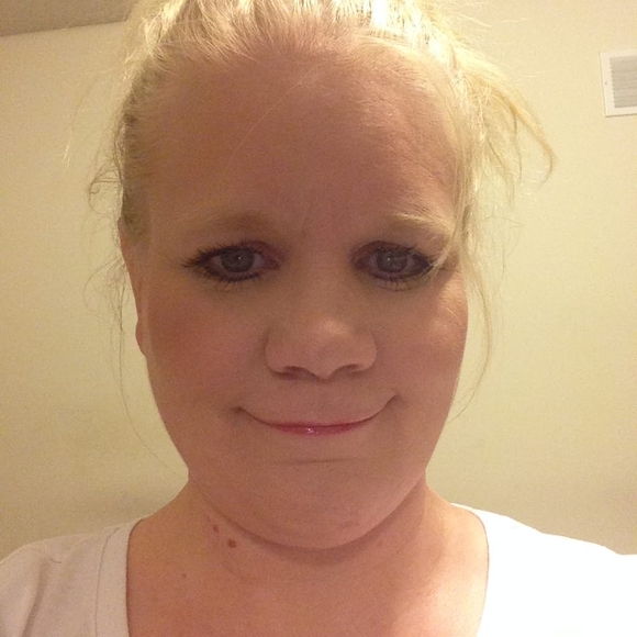 Profile Picture of Jennifer Gustafson (@landon2007) on Poshmark