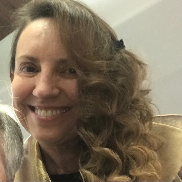 Profile Picture of Julia Avery (@julpbob78) on Poshmark