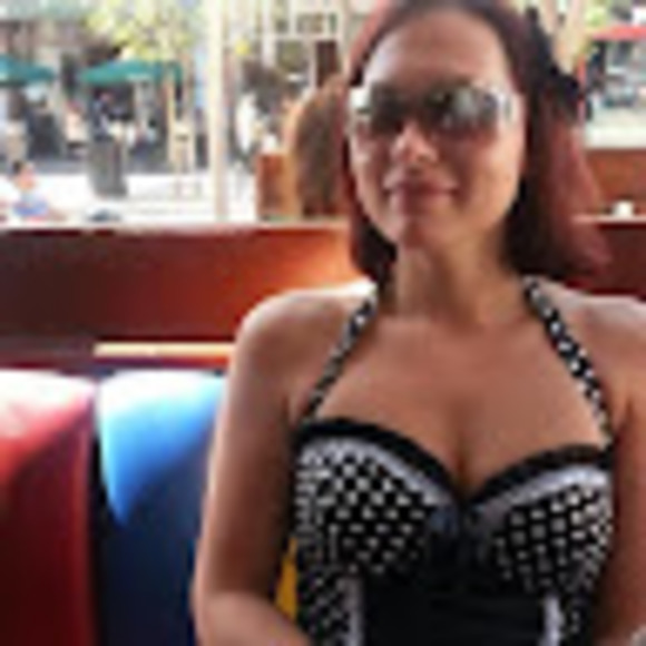 Profile Picture of Ruby Olsen (@rubyolsenlmp) on Poshmark