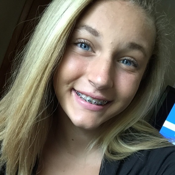 Profile Picture of Haley Mccrobie (@haleymccrobie) on Poshmark