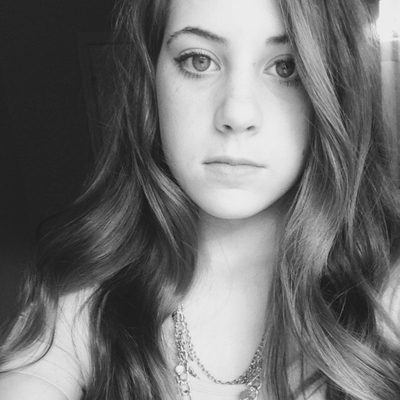 Grace Roggy - Poshmark Profile Picture of Grace Roggy (@graceroggy) on Poshmark