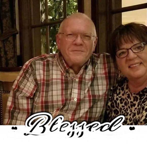 Profile Picture of Gloria Simon (@glosimon) on Poshmark