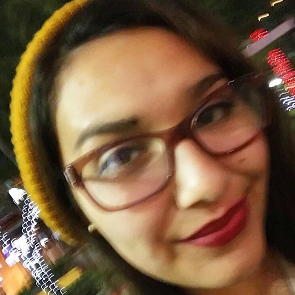 Profile Picture of Melanie Jarero (@melaniejarero) on Poshmark