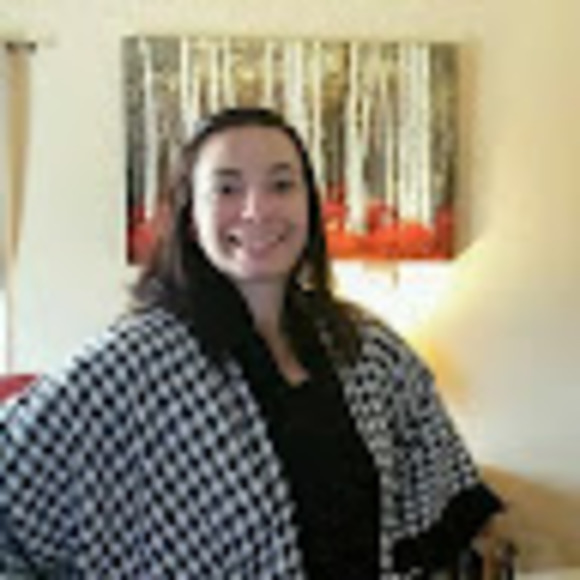 Profile Picture of Rebecca Blevins (@bebow1625) on Poshmark